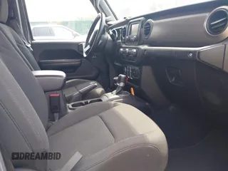 2020 Jeep Wrangler Unlimited Black and Tan with VIN 1C4HJXDG3LW298223, listed as a IAAI auction lot 42446032 with 17,688 mi miles and . Bid and sale history available at DreamBid. Image 5.
