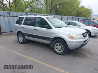 2005 Honda Pilot LX with VIN 2HKYF18105H556470, listed as a IAAI auction lot 42094372 with 266,089 mi miles. Bid and sale history available at carsss.com. Image 1.