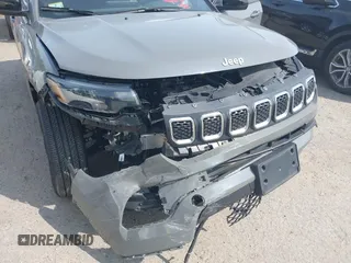 2023 Jeep Compass Latitude Lux z VIN 3C4NJDFN8PT531229, wystawiony jako IAAI lot #42383427 z przebiegiem 6 979 mil mil oraz . Historia ofert i sprzedaży dostępna na DreamBid. Obrazek 6.