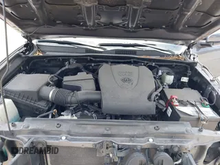 2020 Toyota Tacoma SR5 z VIN 5TFAZ5CN4LX091283, wystawiony jako IAAI lot #42076014 z przebiegiem 61 246 mil mil oraz . Historia ofert i sprzedaży dostępna na DreamBid. Obrazek 10.