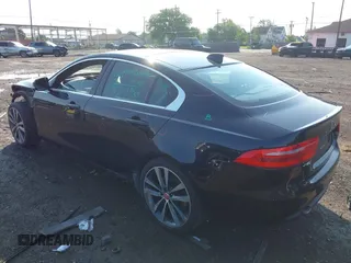 2017 Jaguar XE 35t Prestige z VIN SAJAK4BV6HA974264, wystawiony jako IAAI lot #42474124 z przebiegiem 92 037 mil mil oraz . Historia ofert i sprzedaży dostępna na DreamBid. Obrazek 3.