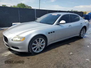 2009 Maserati Quattroporte z VIN ZAMFK39A190043806, wystawiony jako Copart lot #59159025 z przebiegiem 74 106 mil mil oraz Czysty tytuł • Clean title. Historia ofert i sprzedaży dostępna na DreamBid. Obrazek 1.