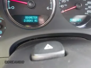 2008 Chevrolet Suburban LTZ z VIN 3GNFK16Y28G186226, wystawiony jako IAAI lot #42460005 z przebiegiem 218 041 mil mil oraz . Historia ofert i sprzedaży dostępna na DreamBid. Obrazek 7.