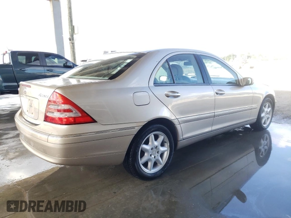 2003 Mercedes-Benz C 240 z VIN WDBRF81J53F428061, wystawiony jako Copart lot #76606014 z przebiegiem Nie podano mil oraz Nie do naprawy • Non repairable. Historia ofert i sprzedaży dostępna na DreamBid. Obrazek 3.