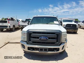 2015 Ford F-250 XLT z VIN 1FT7X2AT7FEC16924, wystawiony jako IAAI lot #41968009 z przebiegiem 328 785 mil mil oraz . Historia ofert i sprzedaży dostępna na DreamBid. Obrazek 11.
