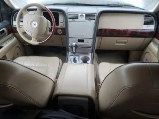 2006 Lincoln Navigator Luxury with VIN 5LMFU28526LJ16522, listed as a Copart auction lot 44016095 with 67,221 mi miles and Salvage Title. Bid and sale history available at carsss.com. Image 8.