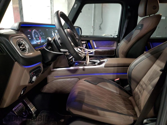 2020 Mercedes-Benz G 63 AMG z VIN W1NYC7HJ5LX361051, wystawiony jako Copart lot #43801595 z przebiegiem 25 255 mil mil oraz Czysty tytuł • Clean title. Historia ofert i sprzedaży dostępna na DreamBid. Obrazek 7.