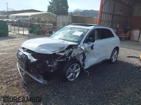 2024 Audi Q3 S line Premium z VIN WA1DECF3XR1108195, wystawiony jako IAAI lot #41833728 z przebiegiem Nie podano mil oraz . Historia ofert i sprzedaży dostępna na DreamBid. Obrazek 2.
