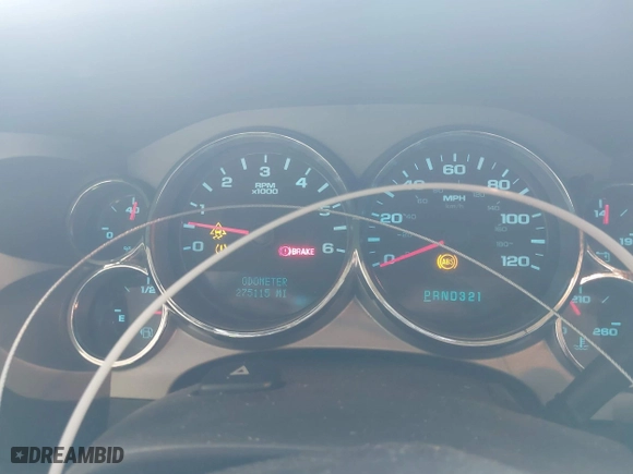 2007 Chevrolet Silverado 1500 LTZ with VIN 2GCEC13J271629085, listed as a IAAI auction lot 41911557 with 275,115 mi miles. Bid and sale history available at carsss.com. Image 7.