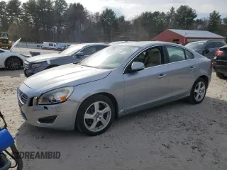 2013 Volvo S60 T5 with VIN YV1612FH2D2183423, listed as a Copart auction lot 51818575 with 59,558 mi miles and Clean Title. Bid and sale history available at carsss.com. Image 1.