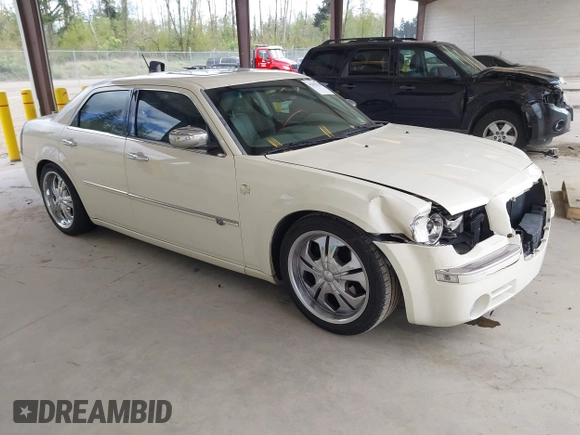 2008 Chrysler 300 C Hemi z VIN 2C3KA63HX8H208103, wystawiony jako IAAI lot #42082674 z przebiegiem 111 025 mil mil oraz . Historia ofert i sprzedaży dostępna na DreamBid. Obrazek 1.