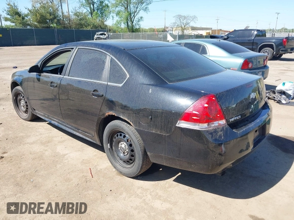 2013 Chevrolet Impala Police z VIN 2G1WD5E31D1256682, wystawiony jako IAAI lot #42276990 z przebiegiem 148 251 mil mil oraz . Historia ofert i sprzedaży dostępna na DreamBid. Obrazek 3.