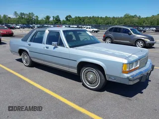 1989 Ford Crown Victoria z VIN 2FABP74F3KX201705, wystawiony jako IAAI lot #42318605 z przebiegiem 93 429 mil mil oraz . Historia ofert i sprzedaży dostępna na DreamBid. Obrazek 1.