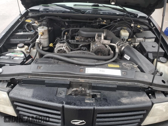 2000 Oldsmobile Bravada z VIN 1GHDT13W5Y2311819, wystawiony jako Copart lot #44839145 z przebiegiem 163 427 mil mil oraz Tytuł czysty. Historia ofert i sprzedaży dostępna na DreamBid. Obrazek 12.