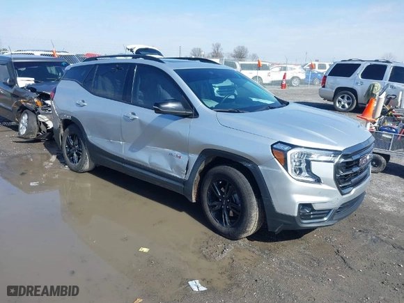 2022 GMC Terrain AT4 with VIN 3GKALYEV6NL182073, listed as a IAAI auction lot 41580354 with 57,273 mi miles. Bid and sale history available at carsss.com. Image 1.