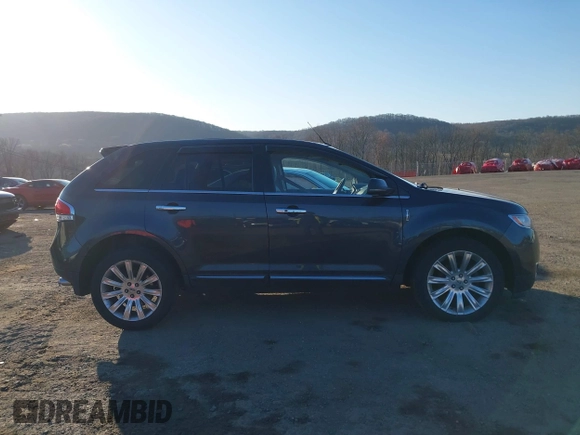 2013 Lincoln MKX with VIN 2LMDJ8JK1DBL28495, listed as a IAAI auction lot 41900565 with 132,511 mi miles. Bid and sale history available at carsss.com. Image 13.
