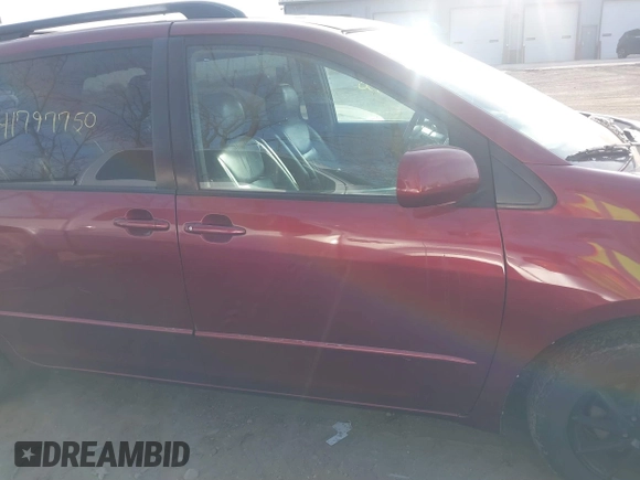 2005 Toyota Sienna XLE with VIN 5TDZA22C05S248499, listed as a IAAI auction lot 41797750 with 266,521 mi miles. Bid and sale history available at carsss.com. Image 13.