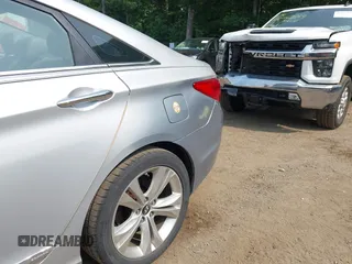 2012 Hyundai Sonata Limited z VIN 5NPEC4AB0CH451960, wystawiony jako IAAI lot #42489513 z przebiegiem 174 310 mil mil oraz . Historia ofert i sprzedaży dostępna na DreamBid. Obrazek 6.