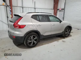 2024 Volvo XC40 Core Bright Theme z VIN YV4L12UK9R2336505, wystawiony jako Copart lot #43999125 z przebiegiem 19 779 mil mil oraz Czysty tytuł • Clean title. Historia ofert i sprzedaży dostępna na DreamBid. Obrazek 3.