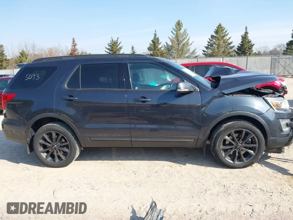 2017 Ford Explorer XLT with VIN 1FM5K8D86HGB51163, listed as a IAAI auction lot 41985093 with 90,584 mi miles and . Bid and sale history available at carsss.com. Image 13.