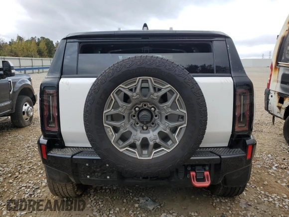 2024 GMC Hummer EV 3X z VIN 1GKB0RDC7RU103508, wystawiony jako Copart lot #79104704 z przebiegiem Nie podano mil oraz Szkody całkowita. Historia ofert i sprzedaży dostępna na DreamBid. Obrazek 6.