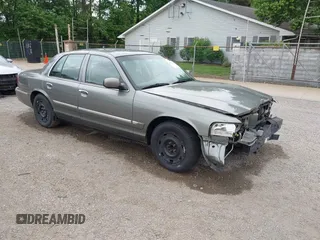 2004 Mercury Grand Marquis GS z VIN 2MEFM74W94X627534, wystawiony jako IAAI lot #42296560 z przebiegiem 96 411 mil mil oraz . Historia ofert i sprzedaży dostępna na DreamBid. Obrazek 1.