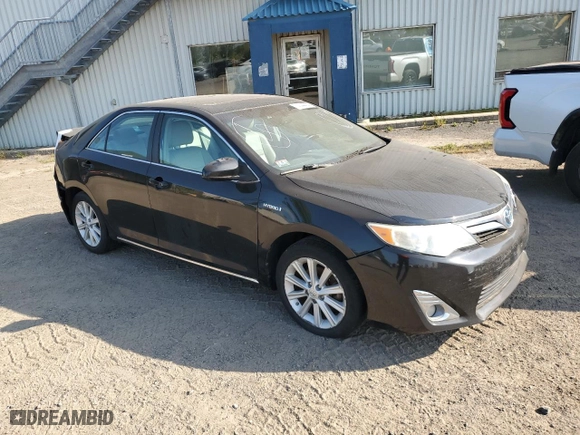 2014 Toyota Camry Hybrid LE with VIN 4T1BD1FK7EU137539, listed as a Copart auction lot 70744424 with 152,831 mi miles and Clean Title. Bid and sale history available at carsss.com. Image 4.