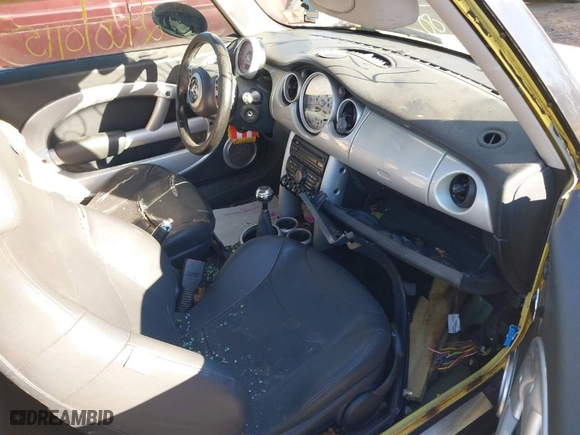 2003 MINI Cooper Hardtop with VIN WMWRC33423TC45741, listed as a IAAI auction lot 41013720 with 999,999 mi miles. Bid and sale history available at carsss.com. Image 5.