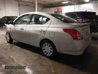 2017 Nissan Versa SV z VIN 3N1CN7AP6HK451461, wystawiony jako IAAI lot #41353549 z przebiegiem 108 075 mil mil oraz . Historia ofert i sprzedaży dostępna na DreamBid. Obrazek 3.