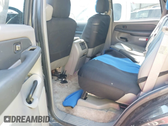 2003 GMC Yukon SLT with VIN 1GKEC13V23R135379, listed as a IAAI auction lot 41637458 with 236,134 mi miles. Bid and sale history available at carsss.com. Image 8.