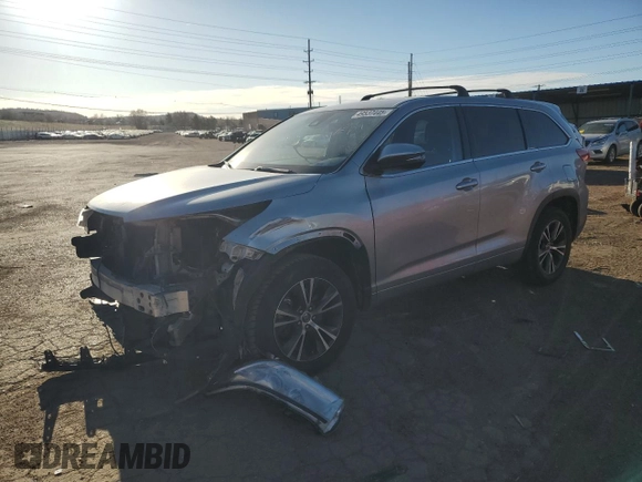 2017 Toyota Highlander LE z VIN 5TDZZRFH5HS195603, wystawiony jako Copart lot #50264785 z przebiegiem 165 116 mil mil oraz Szkoda całkowita • Salvage title. Historia ofert i sprzedaży dostępna na DreamBid. Obrazek 1.