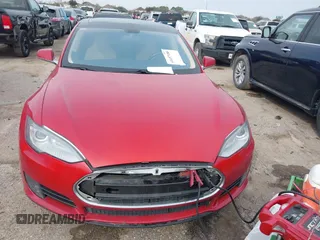 2013 Tesla Model S с VIN 5YJSA1CN9DFP09973, выставлен на аукционе IAAI как лот 41657188 с пробегом 61 546 миль миль и . История ставок и продаж доступна на DreamBid. Изображение 6.