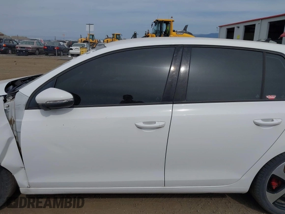 2013 Volkswagen Golf TDI с VIN WVWDM7AJXDW135902, выставлен на аукционе IAAI как лот 40194204 с пробегом 80 523 миль миль и . История ставок и продаж доступна на DreamBid. Изображение 14.