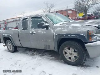 2009 Chevrolet Silverado 1500 LT w/1LT with VIN 2GCEK190691107726, listed as a IAAI auction lot 41402678 with 199,346 mi miles. Bid and sale history available at carsss.com. Image 13.