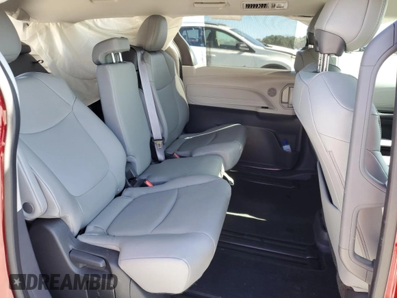 2022 Toyota Sienna XLE with VIN 5TDYRKEC8NS130037, listed as a Copart auction lot 85440074 with 31,357 mi miles and Salvage Title. Bid and sale history available at carsss.com. Image 12.