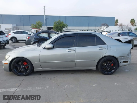 2001 Lexus IS 300 with VIN JTHBD182610018639, listed as a IAAI auction lot 41355976 with 116,575 mi miles. Bid and sale history available at carsss.com. Image 15.