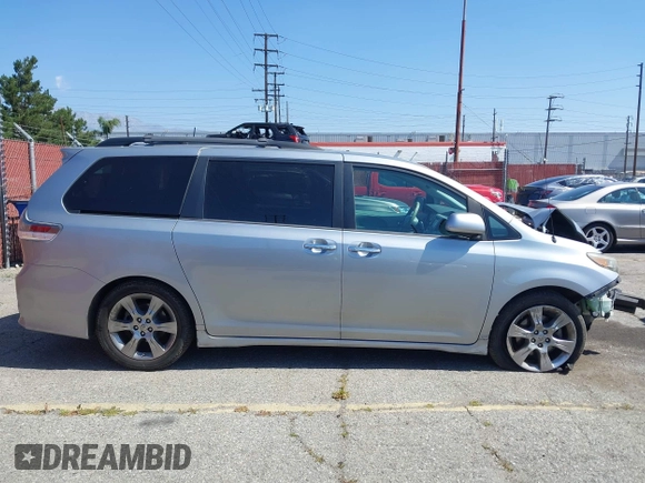 2013 Toyota Sienna SE с VIN 5TDXK3DC7DS287161, выставлен на аукционе IAAI как лот 42249232 с пробегом 168 307 миль миль и . История ставок и продаж доступна на DreamBid. Изображение 14.