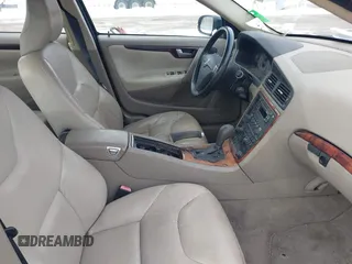 2007 Volvo S60 2.5L Turbo with VIN YV1RH592572611667, listed as a IAAI auction lot 41558875 with 160,433 mi miles. Bid and sale history available at carsss.com. Image 5.
