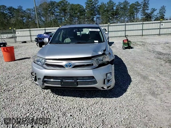 2013 Toyota Highlander Limited z VIN JTEDC3EH4D2018824, wystawiony jako Copart lot #49459795 z przebiegiem Nie podano mil oraz Szkoda całkowita • Salvage title. Historia ofert i sprzedaży dostępna na DreamBid. Obrazek 14.