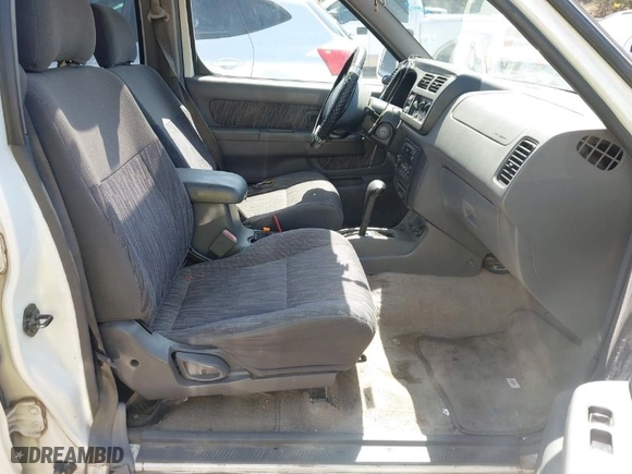 2000 Nissan Frontier 2WD XE with VIN 1N6ED27T0YC387758, listed as a IAAI auction lot 41981132 with 247,214 mi miles. Bid and sale history available at carsss.com. Image 5.