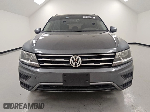2020 Volkswagen Tiguan S z VIN 3VV1B7AX3LM150299, wystawiony jako Copart lot #57995815 z przebiegiem 45 153 mil mil oraz Czysty tytuł • Clean title. Historia ofert i sprzedaży dostępna na DreamBid. Obrazek 5.