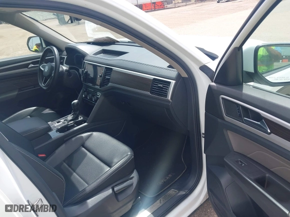 2022 Volkswagen Atlas 3.6L V6 SE w/Technology with VIN 1V2WR2CA2NC524674, listed as a IAAI auction lot 42116089 with 55,598 mi miles. Bid and sale history available at carsss.com. Image 5.