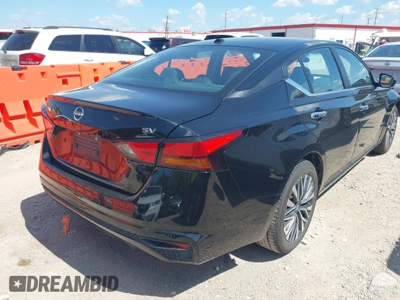 2024 Nissan Altima 2.5 SV with VIN 1N4BL4DV6RN325156, listed as a IAAI auction lot 42086636 with 38,928 mi miles. Bid and sale history available at carsss.com. Image 4.