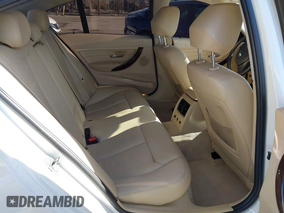 2013 BMW 3 Series 320i xDrive с VIN WBA3C3C55DF980712, выставлен на аукционе IAAI как лот 42317269 с пробегом 114 528 миль миль и . История ставок и продаж доступна на DreamBid. Изображение 8.