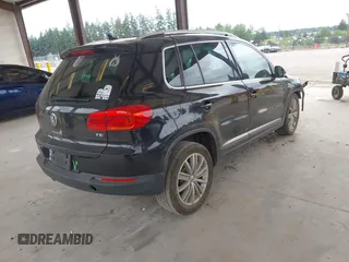 2016 Volkswagen Tiguan R-Line с VIN WVGAV7AX6GW587270, выставлен на аукционе IAAI как лот 42733875 с пробегом Не указан миль и . История ставок и продаж доступна на DreamBid. Изображение 4.