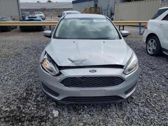 2018 Ford Focus SE z VIN 1FADP3F27JL250591, wystawiony jako Copart lot #54989245 z przebiegiem 85 838 mil mil oraz Szkoda całkowita • Salvage title. Historia ofert i sprzedaży dostępna na DreamBid. Obrazek 5.
