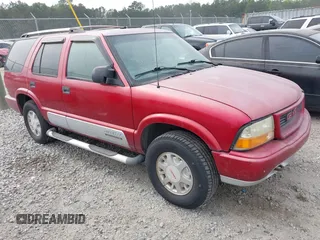 2000 GMC Jimmy Diamond Edition Luxury z VIN 1GKDT13W7Y2241640, wystawiony jako IAAI lot #42196666 z przebiegiem 199 638 mil mil oraz . Historia ofert i sprzedaży dostępna na DreamBid. Obrazek 1.
