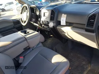2019 Ford F-150 XL z VIN 1FTEW1CB7KKF01935, wystawiony jako IAAI lot #41224968 z przebiegiem 52 864 mil mil oraz . Historia ofert i sprzedaży dostępna na DreamBid. Obrazek 5.