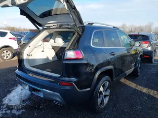 2021 Jeep Cherokee Limited z VIN 1C4PJMDX8MD108052, wystawiony jako IAAI lot #41248255 z przebiegiem 131 929 mil mil oraz . Historia ofert i sprzedaży dostępna na DreamBid. Obrazek 4.