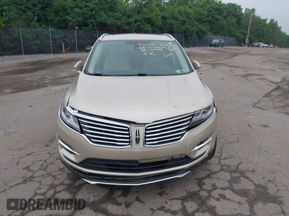 2017 Lincoln MKC Reserve z VIN 5LMCJ3D93HUL57805, wystawiony jako IAAI lot #42425633 z przebiegiem 40 010 mil mil oraz . Historia ofert i sprzedaży dostępna na DreamBid. Obrazek 12.